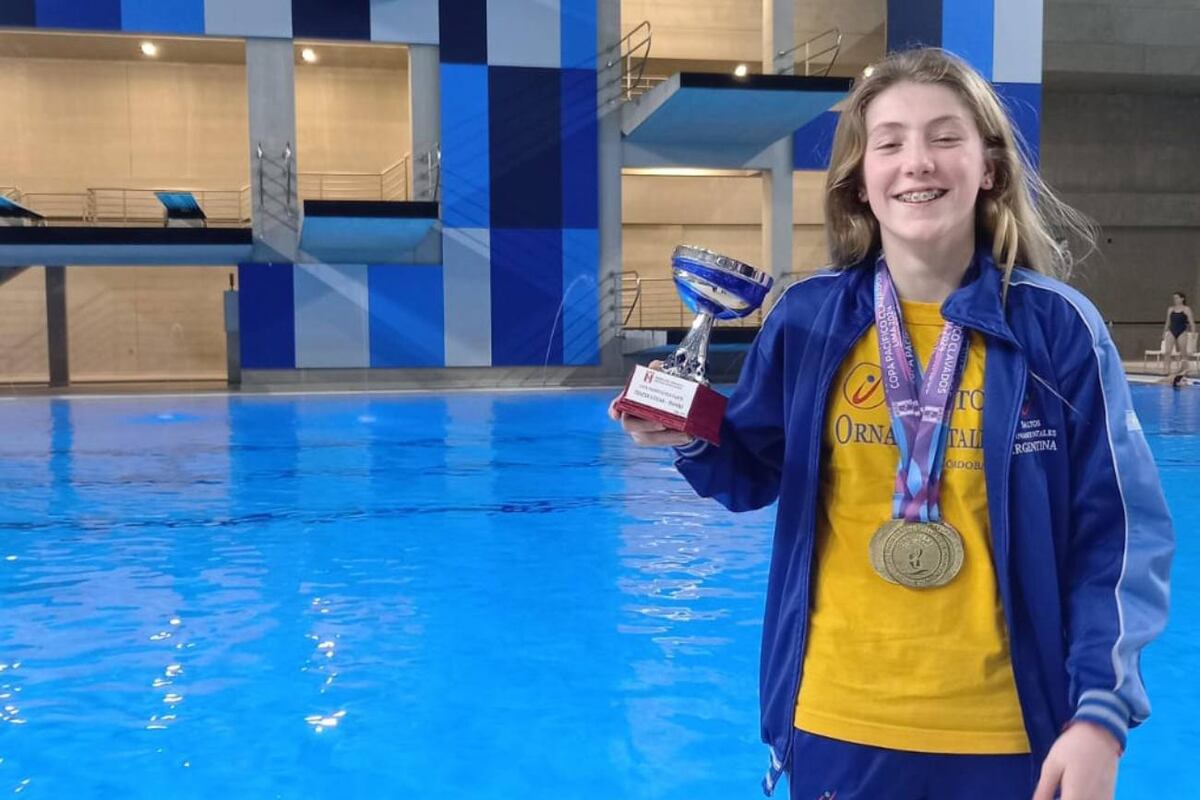 Agustina Forzani, del Club Municipalidad, única representante argentina en la Copa Pacífico de Perú, triple medallista de oro en Saltos Ornamentales. (Prensa Municipalidad de Córdoba)