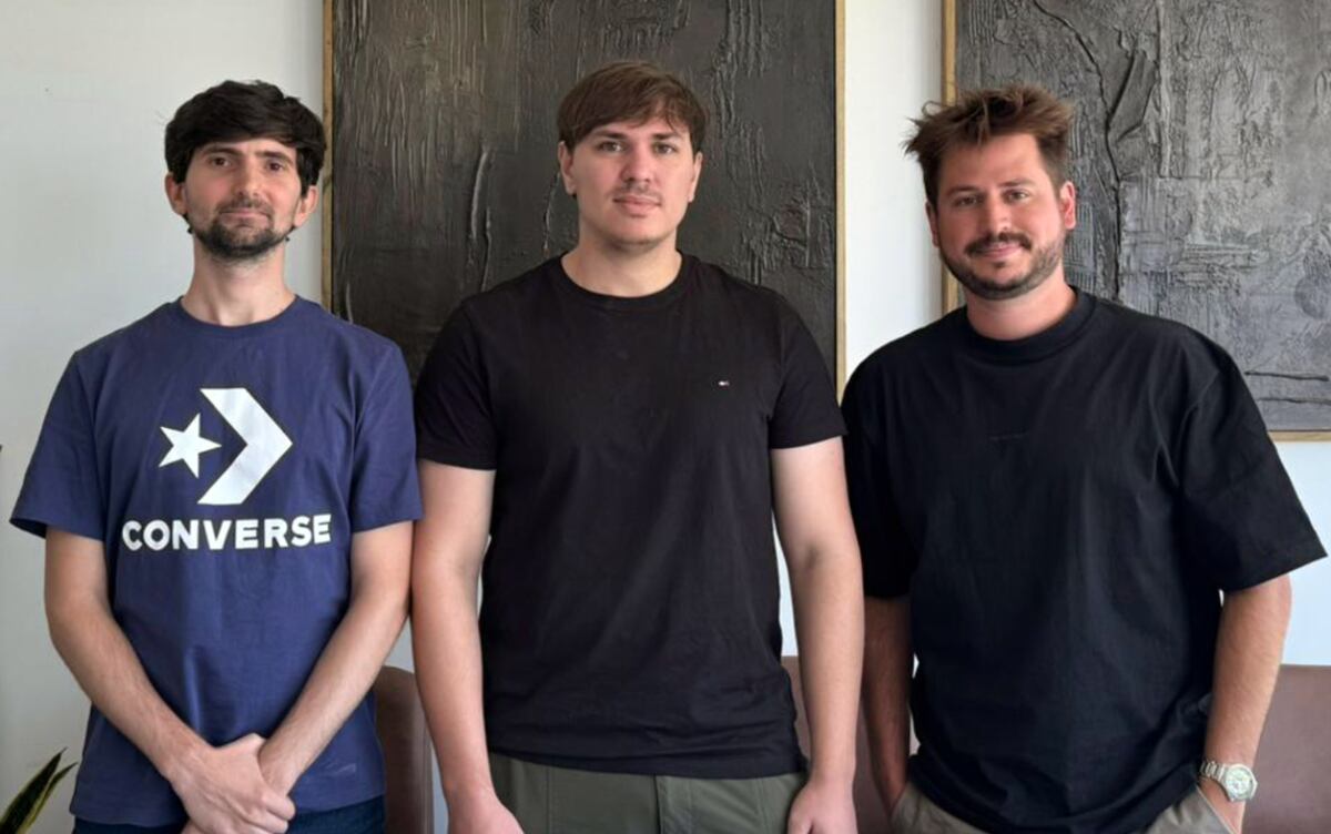 TRÍO DE EMPRENDEDORES. Gabriel Della Bella, Pedro Nieto y Francisco Fragueiro, los gestores de la plataforma Sellers. (Gentileza Sellers)