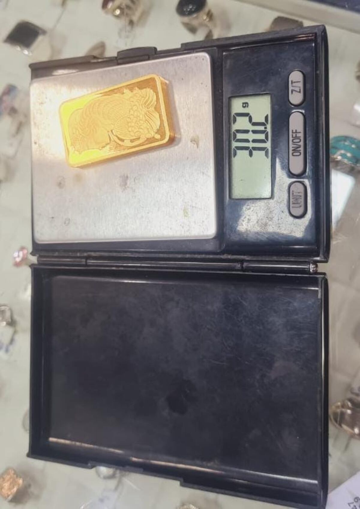 El oro falso. (Policía)