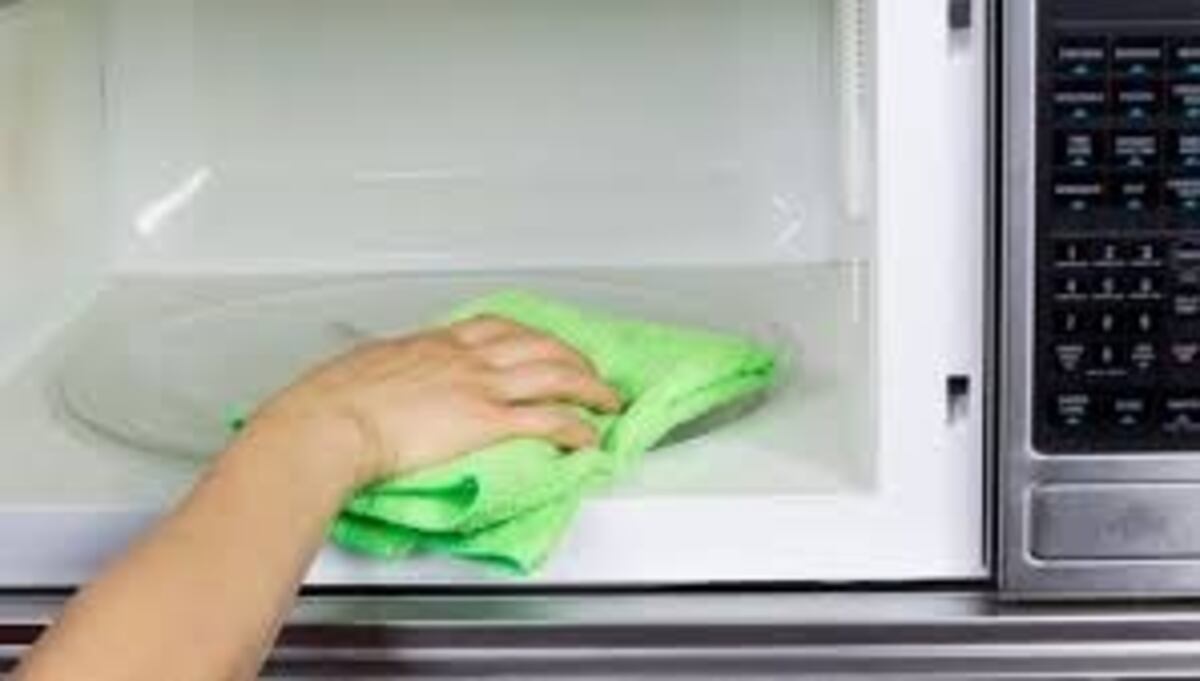 El truco casero e infalible para eliminar el olor del microondas usando solo tres ingredientes