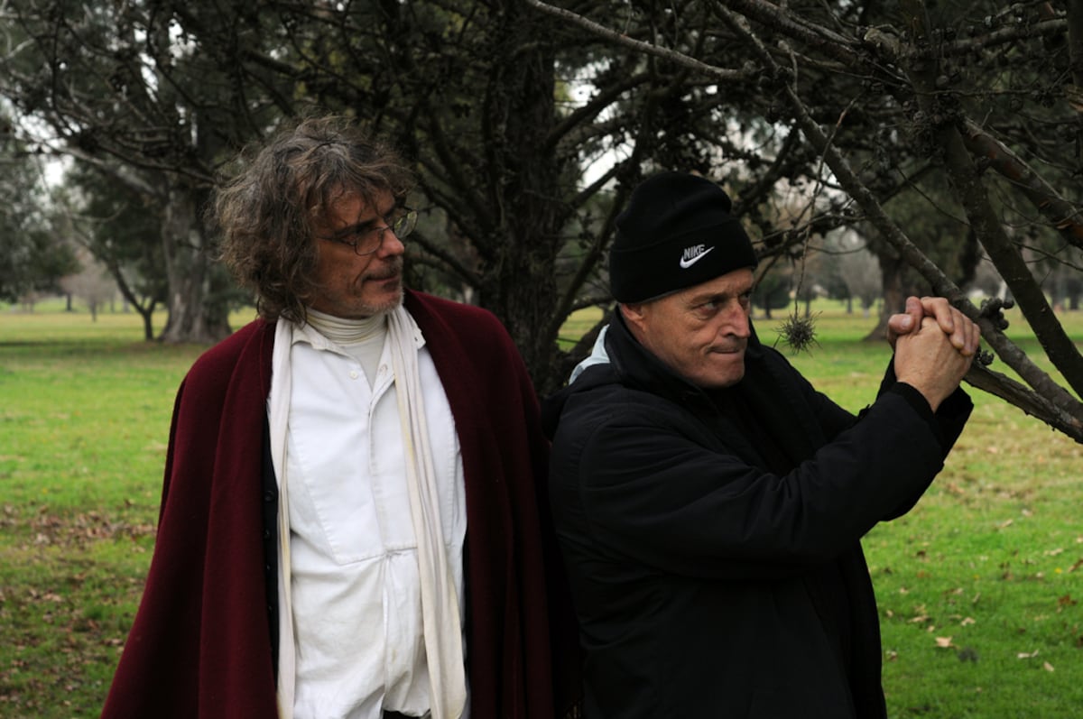 Luis Alberto Spinetta y Eduardo "Dylan" Martí, testeando locación para una realización audiovisual. (Gentileza Hernán Dardik)