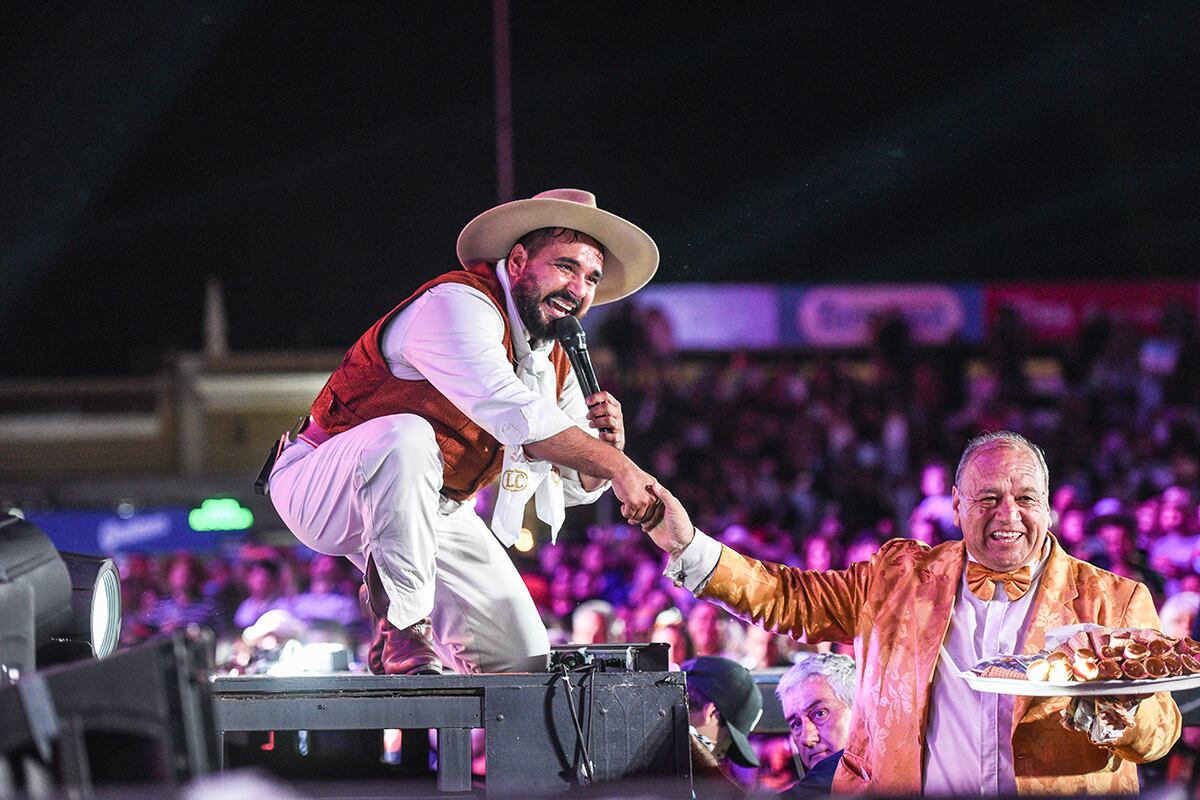 Cosquín 2025. Daniel, el vendedor de cubanitos del festival. (La Voz)