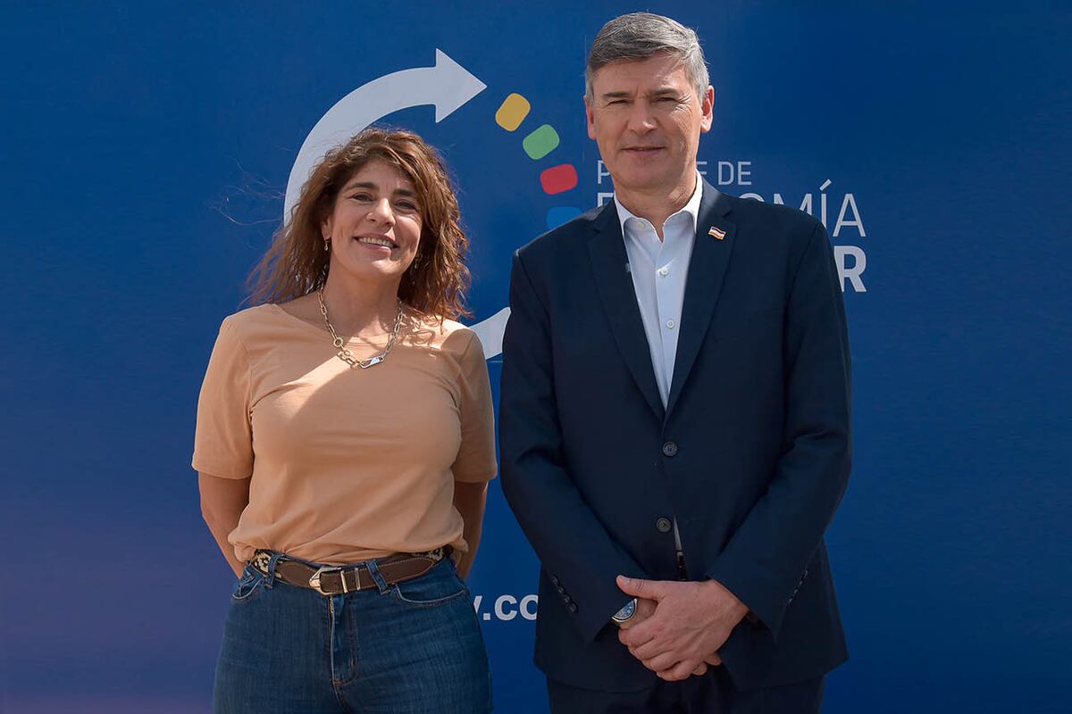 El intendente de Córdoba, Daniel Passerini, junto a la presidenta de Cormecor SA, Constanza Mías.