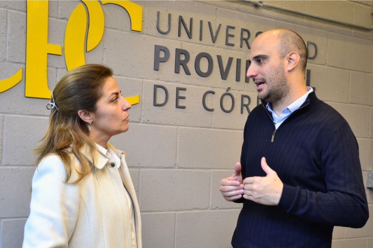 José Ignacio Scotto, presidente de la Agencia Córdoba Joven y María Julia Oliva Cúneo, rectora de la UPC.
