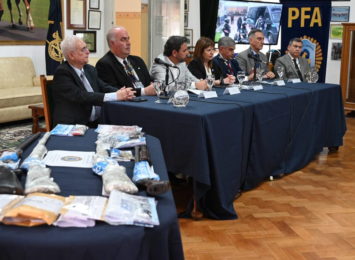 Bullrich encabezó la conferencia de prensa donde informaron la detención del líder de una banda de secuestradores.