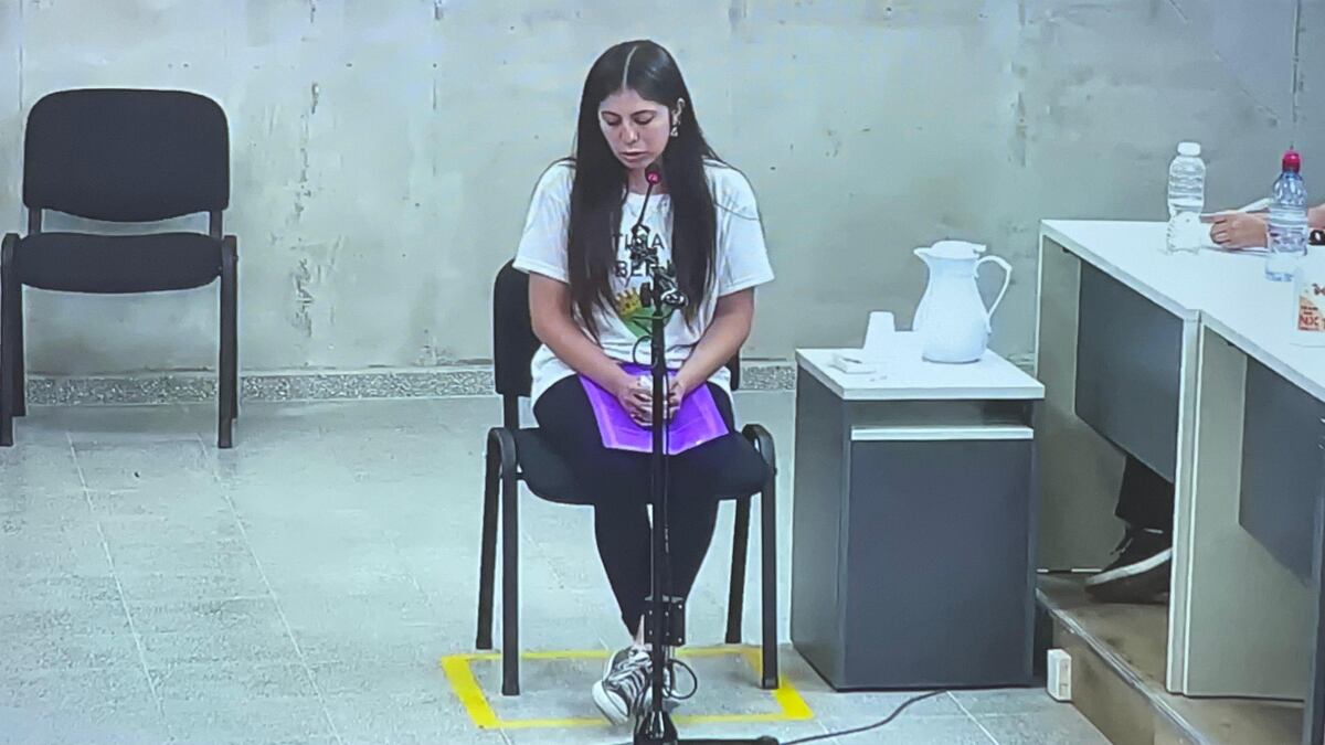 Juicio del Neonatal. Damaris, una de las madres, hace su declaración. (La Voz)