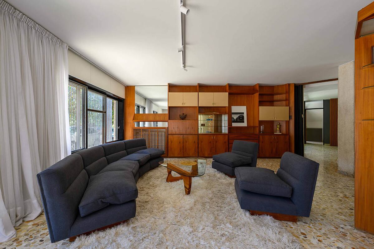 Los textiles suman a la modernización tanto en cortinas como en tapicería (proyecto remodelación casa Ferrer-Oddone, arquitecta Carolina Vitas).