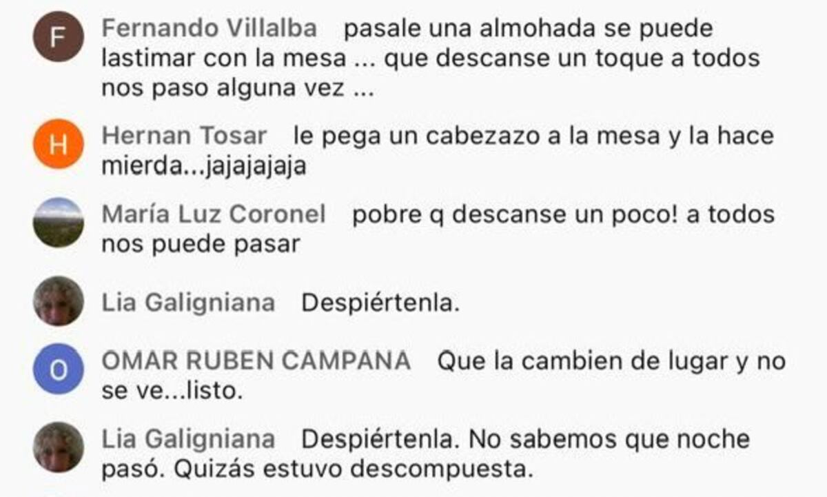 Los comentarios del chat en el streaming de "Club del Moro" cuando Costa se quedó dormida. (Foto: captura de pantalla)
