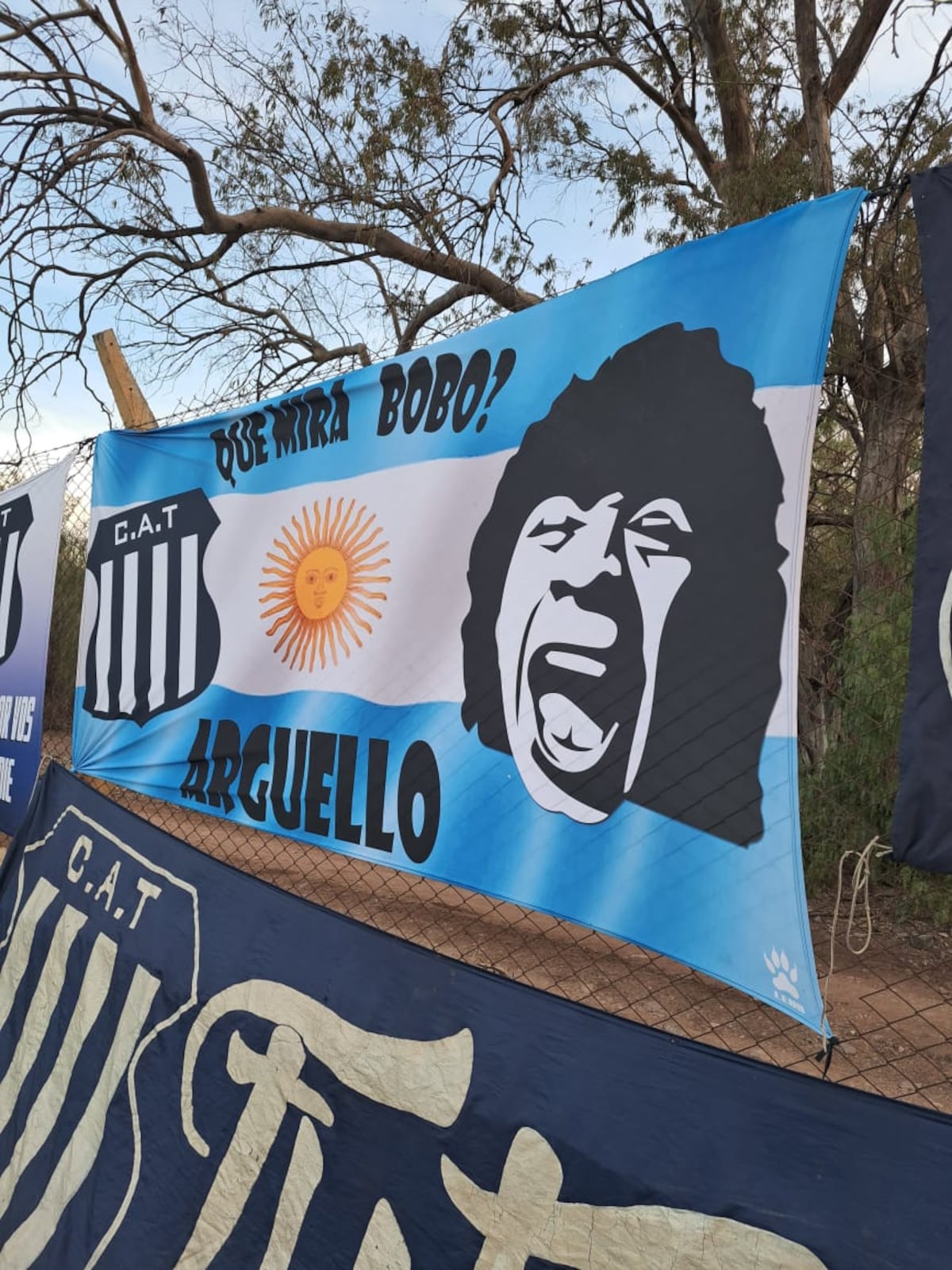 Hinchas de Talleres en las cercanías del estadio Malvinas Argentinas de Mendoza, en la previa del partido entre Talleres y River por la Copa Argentina. (La Voz)