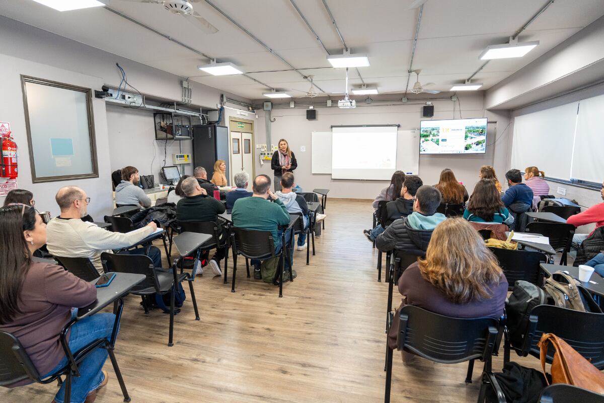 La propuesta contará con dos paneles temáticos y la participación de los doctores Horacio Crespo, Enzo Girardi, Marcelo Cavarozzi y Victoria Crespo, quienes compartirán sus investigaciones, trayectorias y perspectivas sobre los desafíos que atraviesa la región.