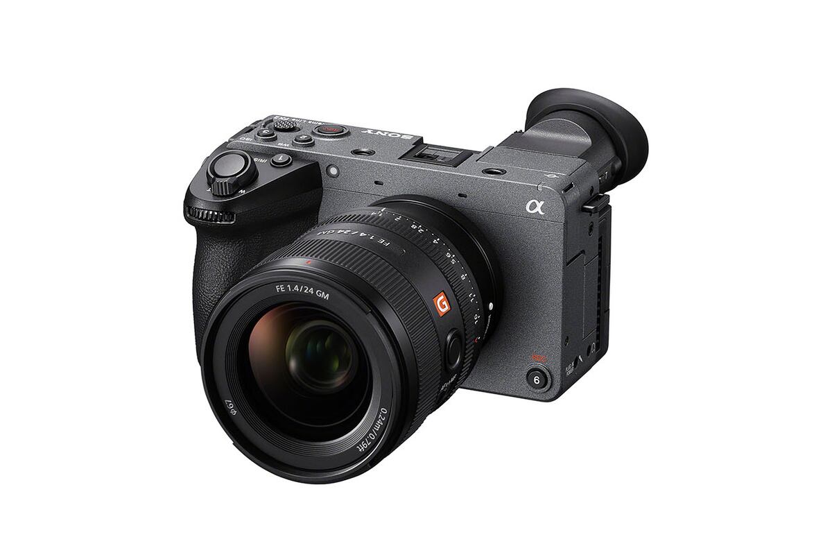 La FX2 tiene el mismo diseño plano y compacto de las cámaras FX3 y FX30 de la línea Cinema Line.