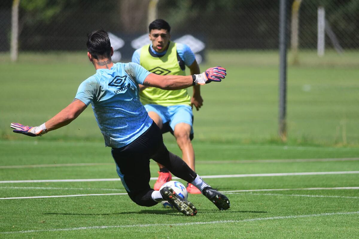 El Celeste practicó esta mañana en el Predio Armando Pérez. El cuerpo técnico interino comandado por Norberto Fernández sigue al frente del plantel. (José Gabriel Hernández / La Voz)
