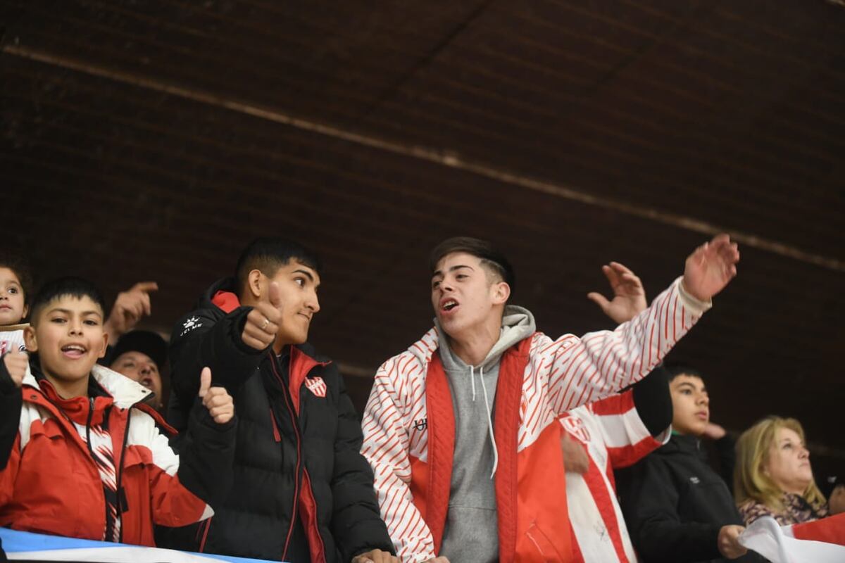 El Sandrín a pleno para apoyar a Instituto en su partido ante Olímpico de La Banda, por el quinto partido de la serie semifinal de la Liga Nacional. (Javier Ferreyra / La Voz)
