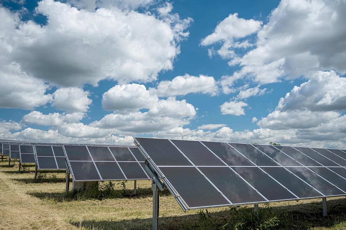 Con líneas específicas para infraestructura, gas industrial y energías renovables, el banco impulsa el crecimiento sostenible de las empresas locales.