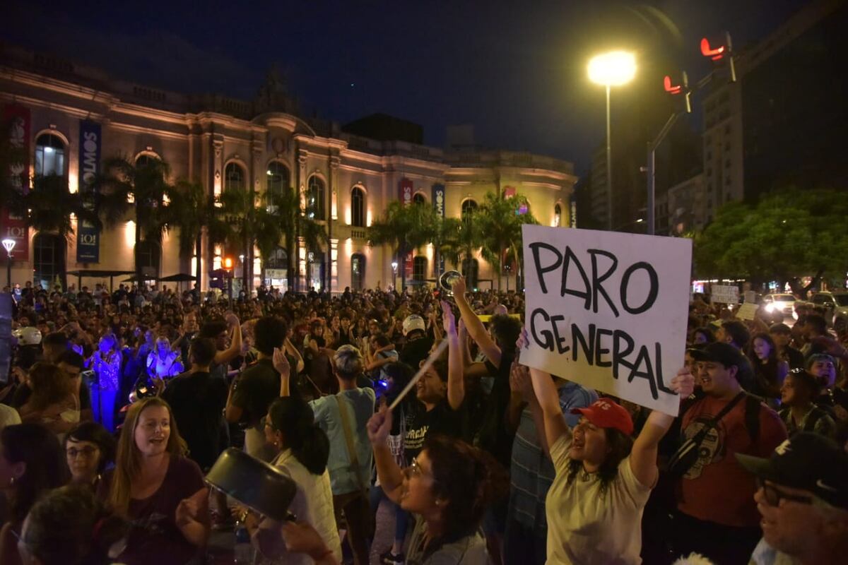 cacerolazo en patio olmos