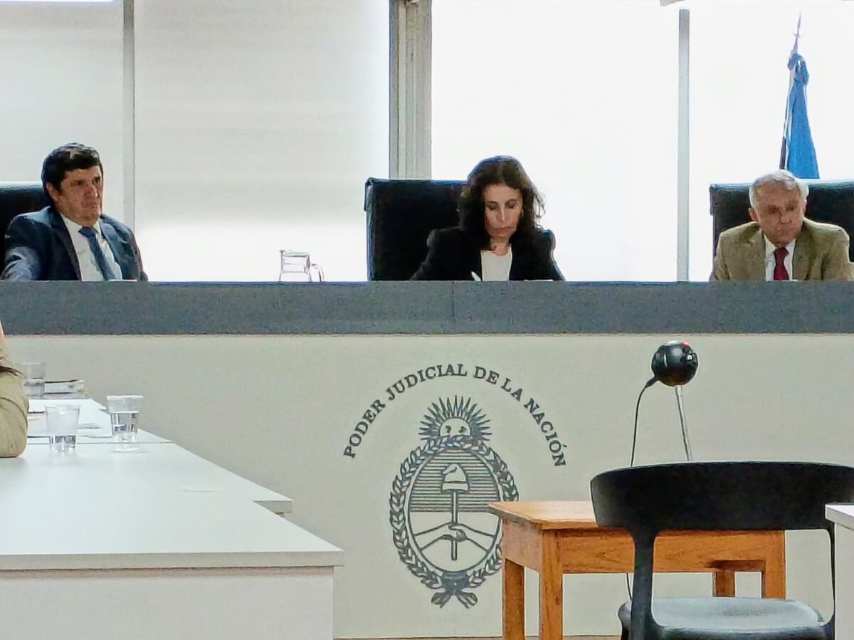 Jueces. Los vocales del Tribunal Oral Federal 3, escucharon el pedido de la defensa para morigerar las condiciones de detención de Julio César Ramírez. (Archivo)