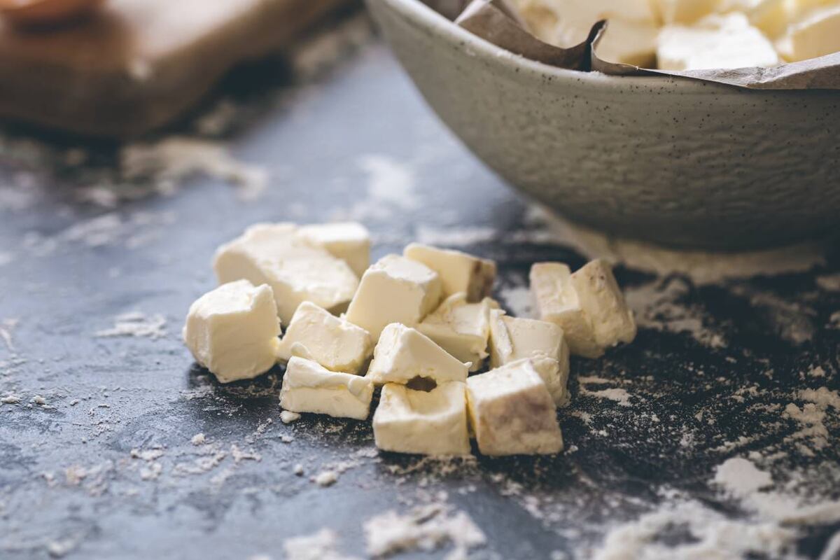 Cómo preparar chocolate blanco casero y que quede como el comprado. (Freepik)