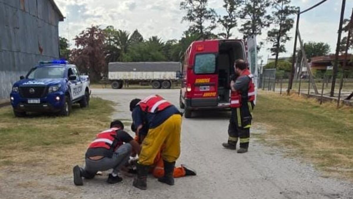 Imprudencia. La adolescente intentó cruzar el vagón mientras se ponía en movimiento. (Policía de Córdoba)