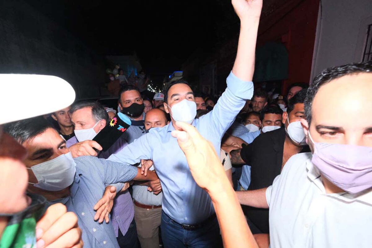 Telam, Corrientes, 29 de agosto de 2021: El gobernador de Corrientes, Gustavo Valdés, obtenía esta noche un triunfo que de confirmarse le permitirá su reelección con cerca del 75 por ciento de los votos, según indican los primeros datos oficiales, y el Frente Corrientes de Todos se ubicaba segundo con poco más del 24 por ciento de los sufragios.
Foto: Germán Pomar/cf/Telam