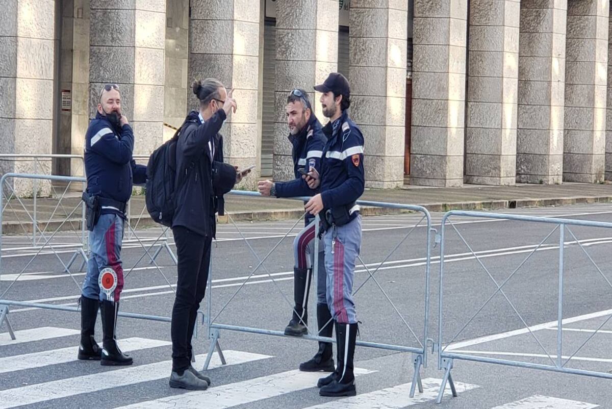Más de 5.000 agentes de las fuerzas de Seguridad y del Ejército controlaron las calles. Versiones extraoficiales indican que hubo 5.000 efectivos más de inteligencia y servicios secretos que deambularon de civil por el G20.