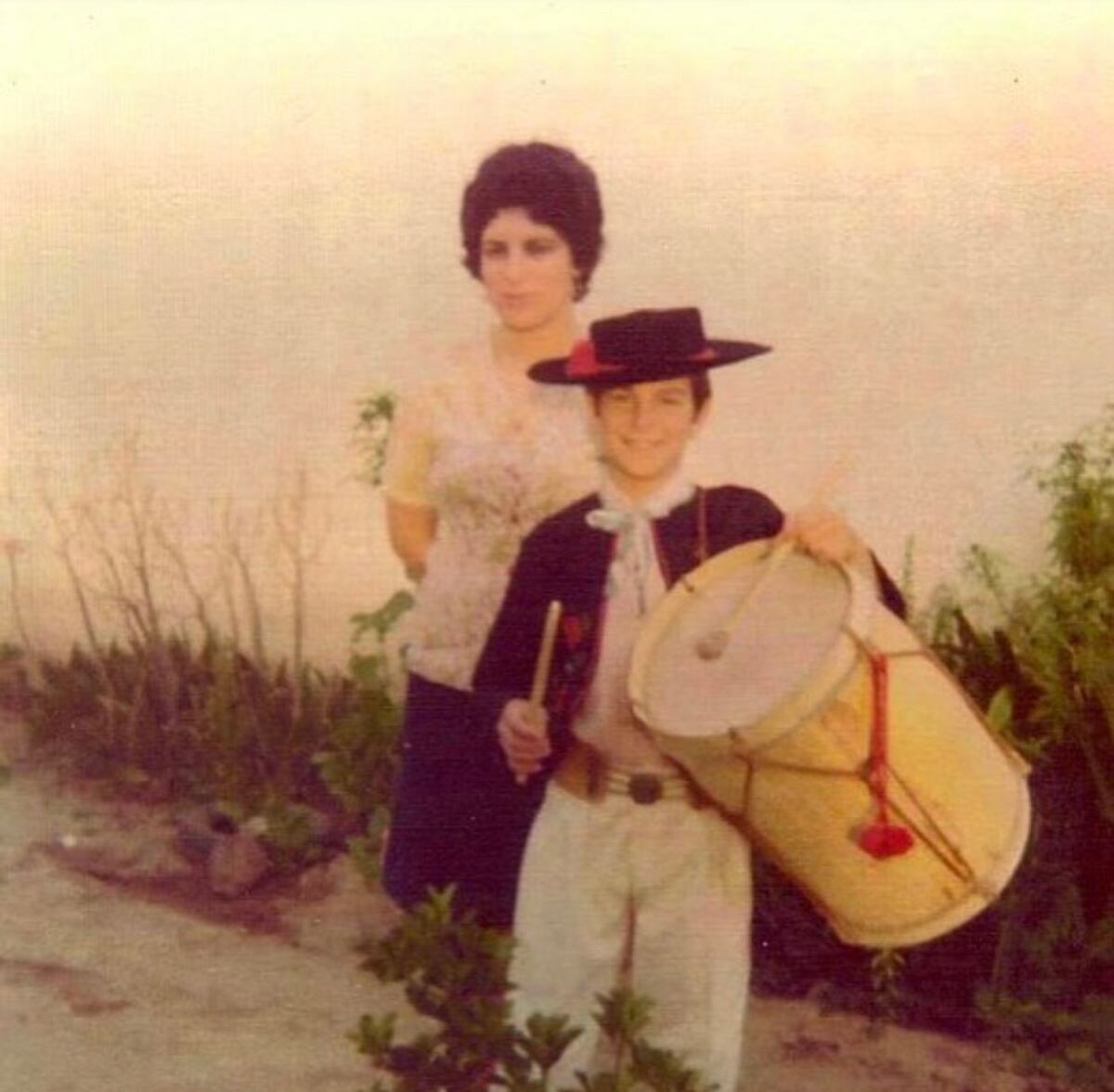 Javier, junto con su mamá Nélida.