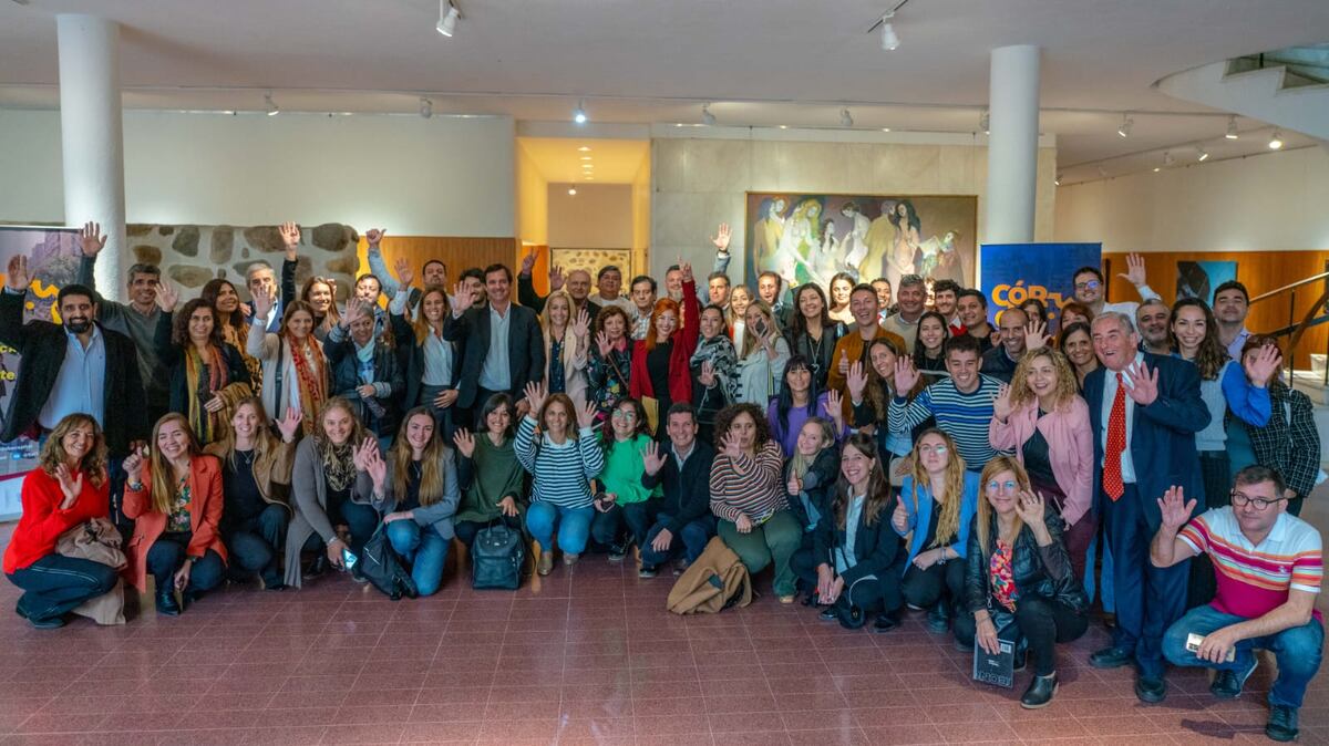 Representantes del sector público y privado participan en el desarrollo de un nuevo plan de turismo sostenible.