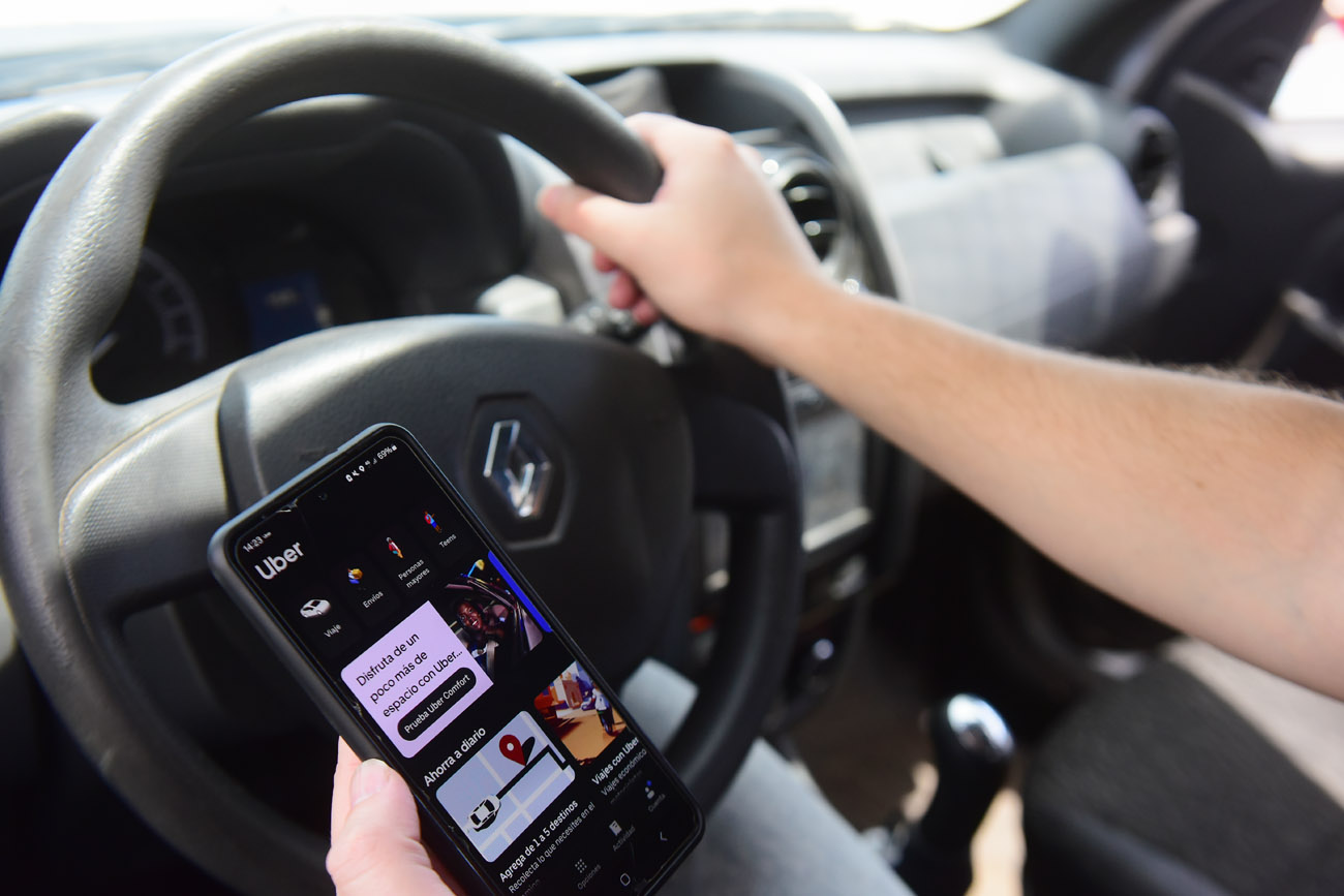 “Apps” de viajes: la Municipalidad endurece controles por la baja inscripción de choferes