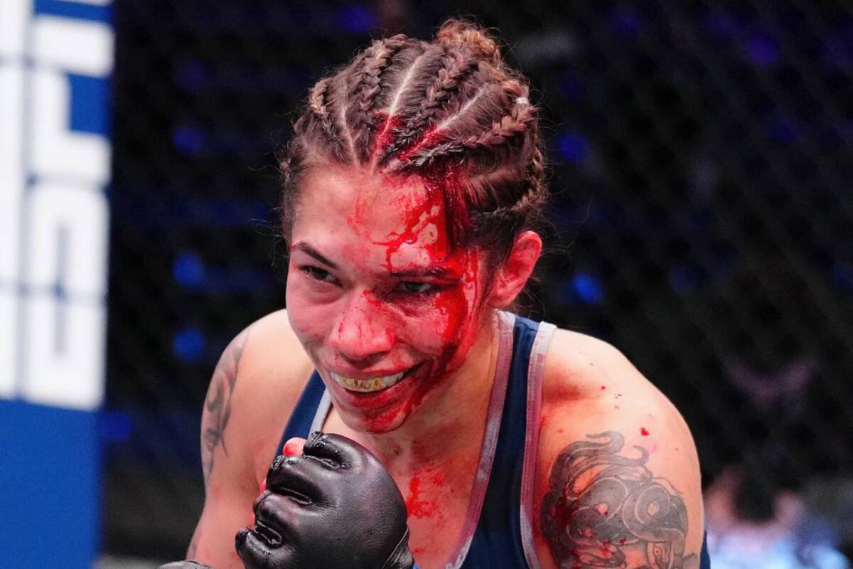 Sofía Montenegro (foto) se convirtió en la primera luchadora cordobesa en firmar contrato con la UFC. A pesar de haber caído ante la brasileña Jeisla Chaves por decisión divida en su última pelea (fue por la categoría de peso mosca femenino en septiembre), "La Bruja" tuvo el visto bueno de Dana White y selló un acuerdo con la compañía. (Crédito: X/@somosmma)