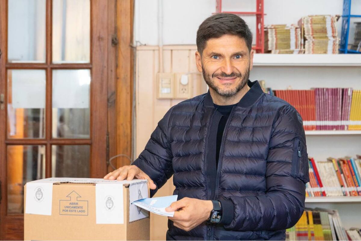 Votó Maximiliano Pullaro.