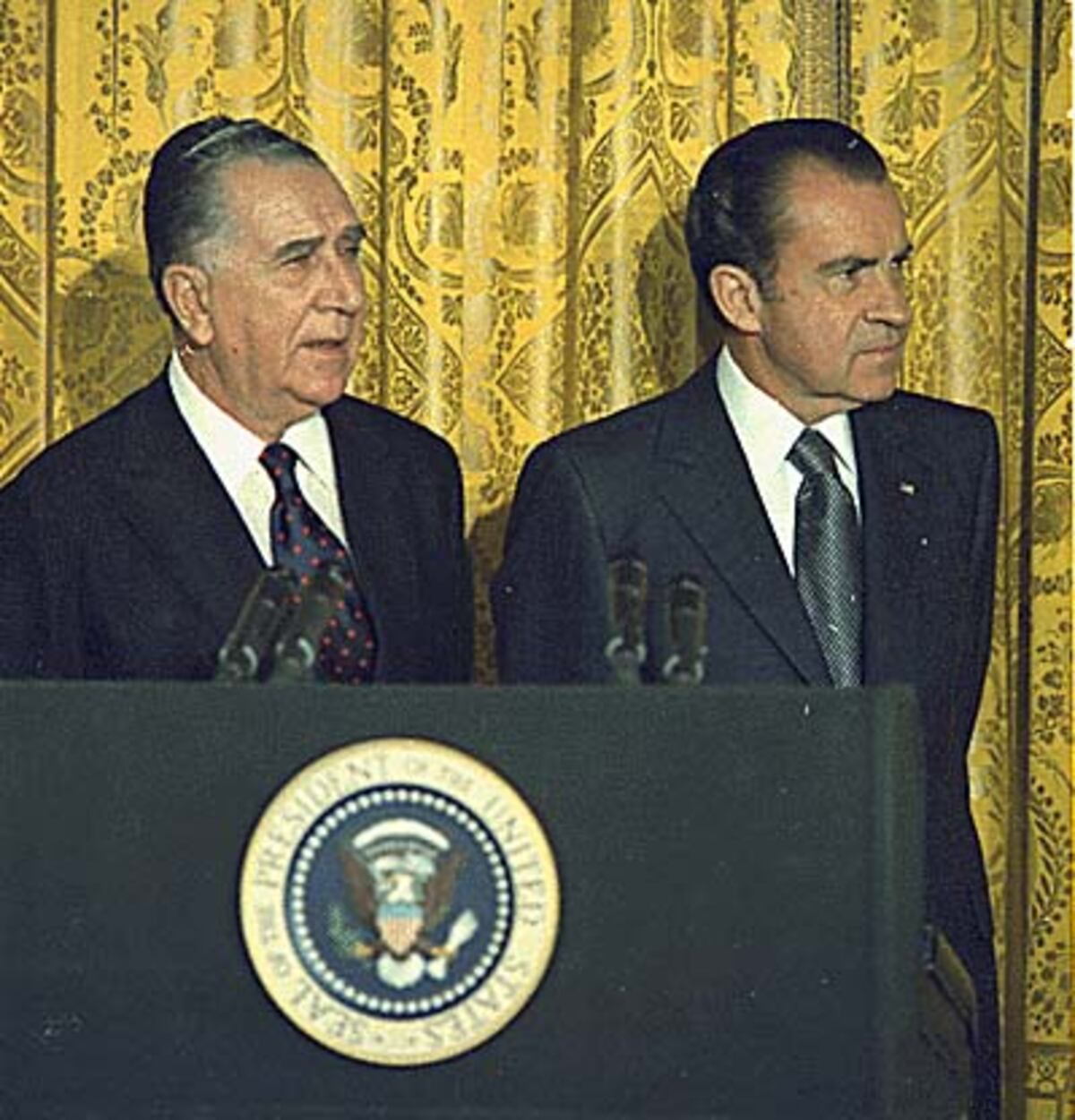 El dictador basileño, Emilio Médici, junto a Richard Nixon. (Archivo de Seguridad Nacional de Estados Unidos)