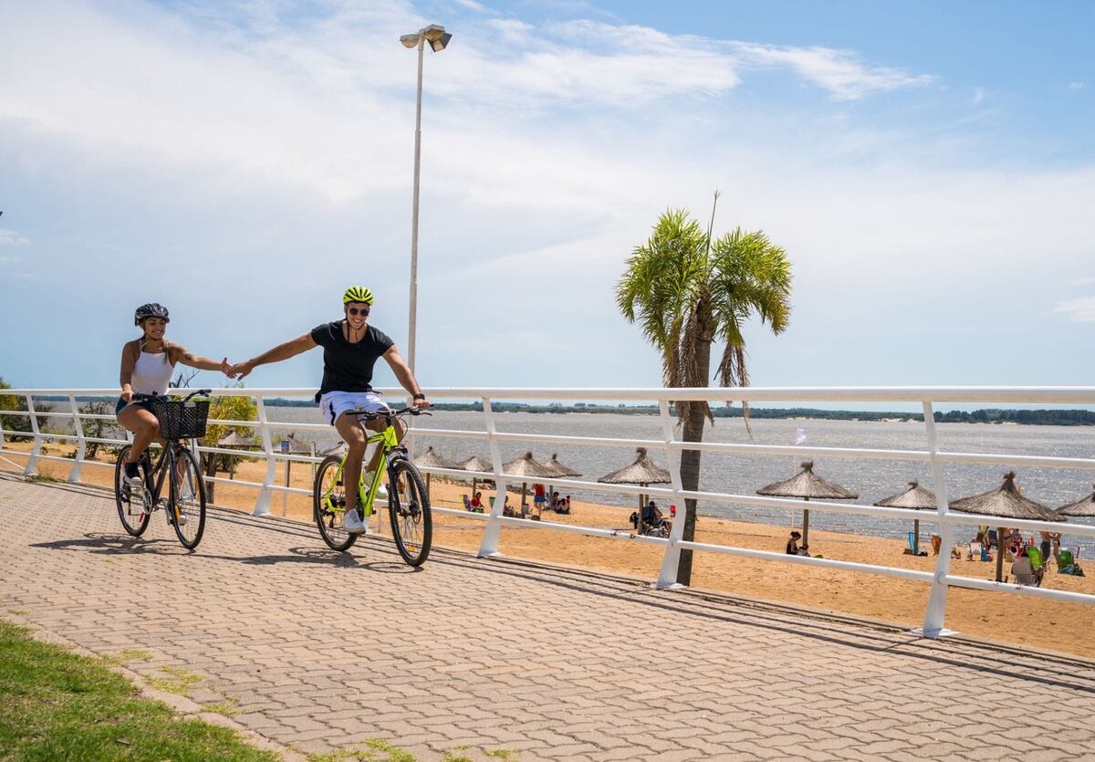 Los balnearios del río Uruguay invitan a descansar, hacer deportes y disfrutar del entorno. (Foto: La Ruta Natural)