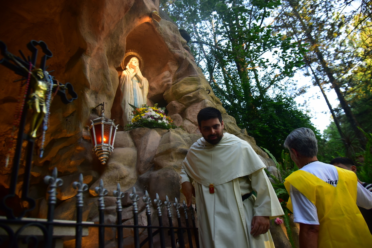 Una multitud marchó a la Virgen de Lourdes en Alta Gracia. (Pedro Castillo / La Voz)