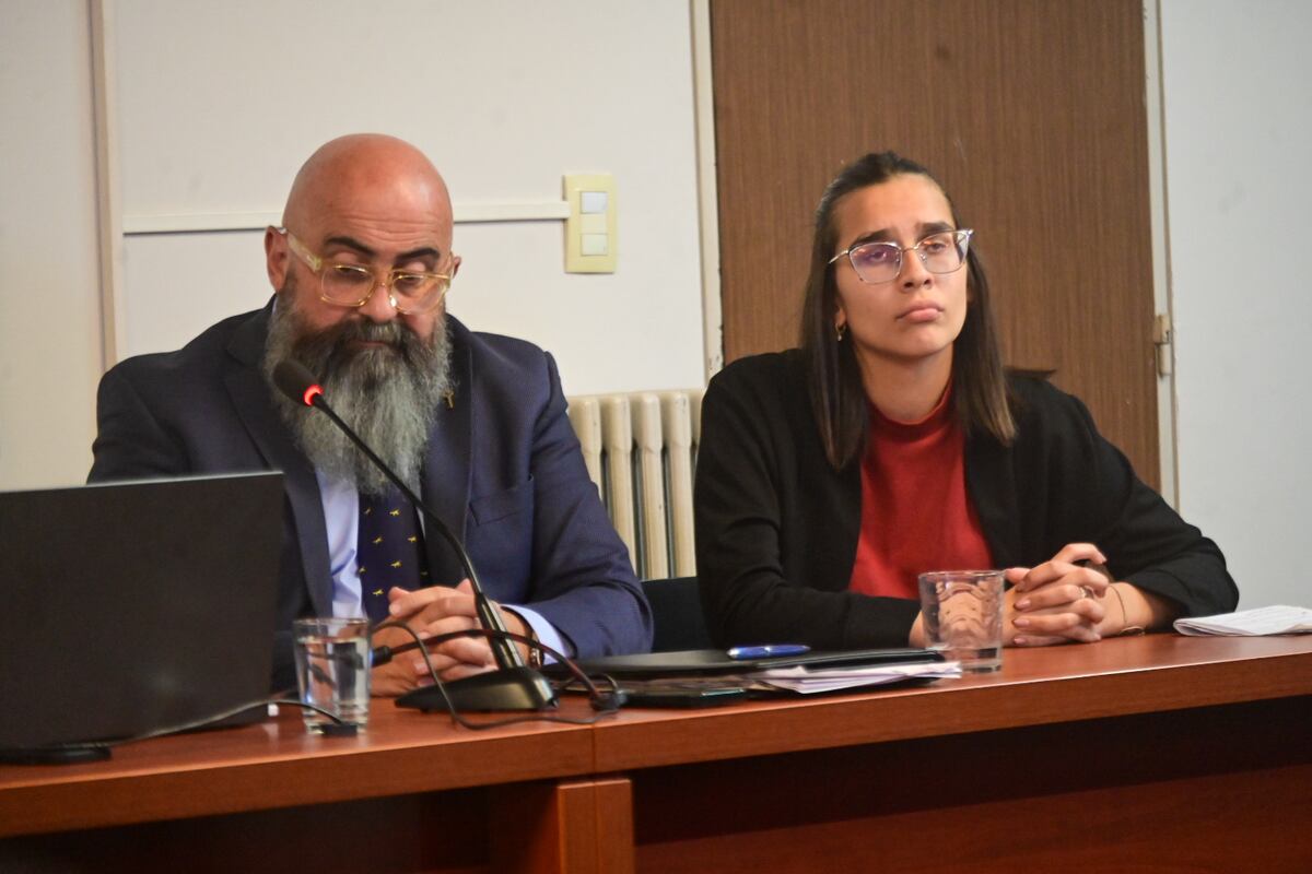 En el juicio. Lucía, hija de la víctima fatal y querellante en la causa contra su padre y su hermano (La Voz)