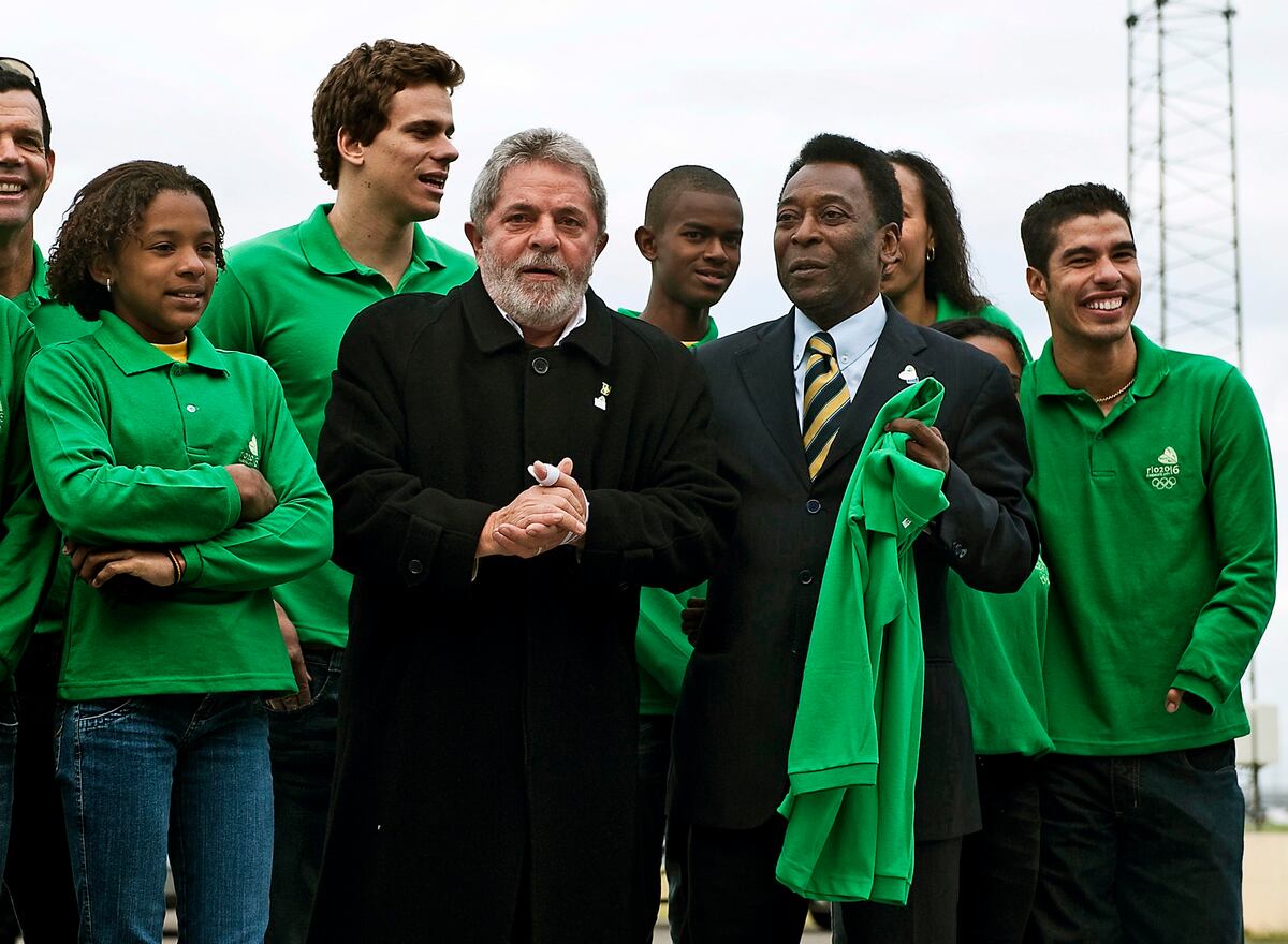 Pelé junto al por entonces presidente de Brasil, Lula da Silva, en septiembre del 2009, presentando la candidatura de Rio de Janeiro como sede para los Juegos Olímpicos del 2016. (AP)