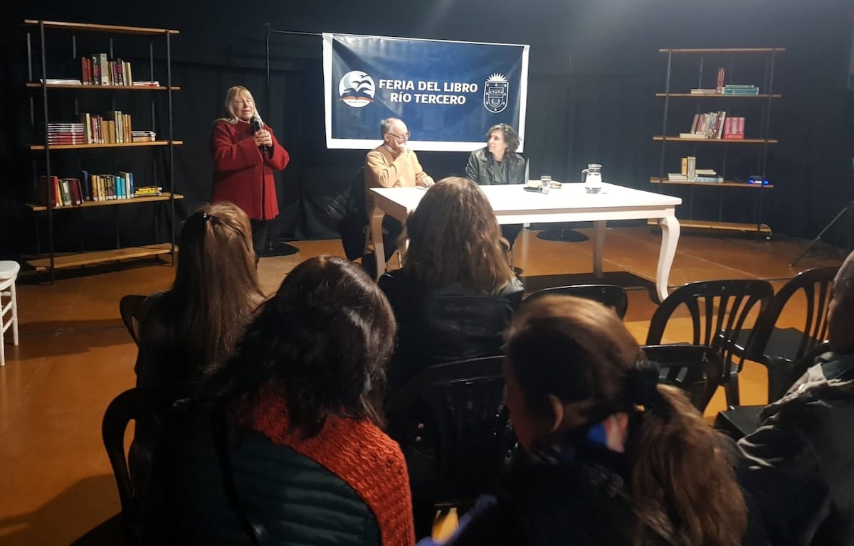 La presentación de la escritora Eugenia Almeida este jueves. (La Voz)