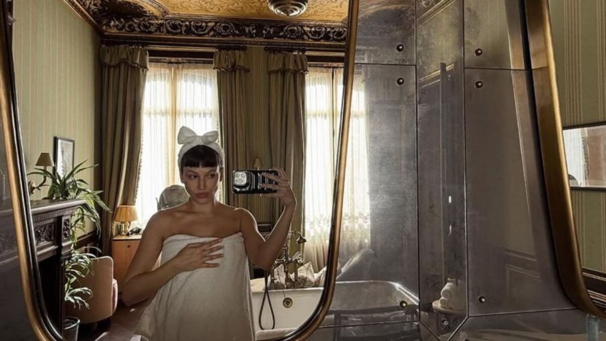 Úrsula Corberó y el Chino Darín en Barcelona: así es su espectacular departamento vintage.