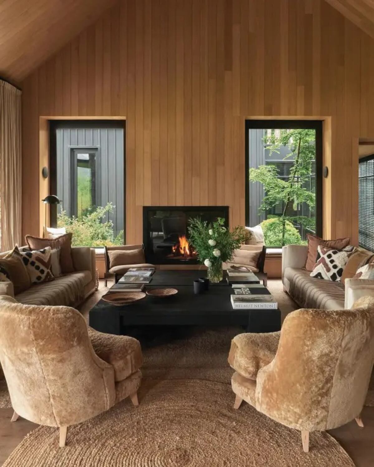 Así es la “casa negra” de Juliana Awada en la Patagonia