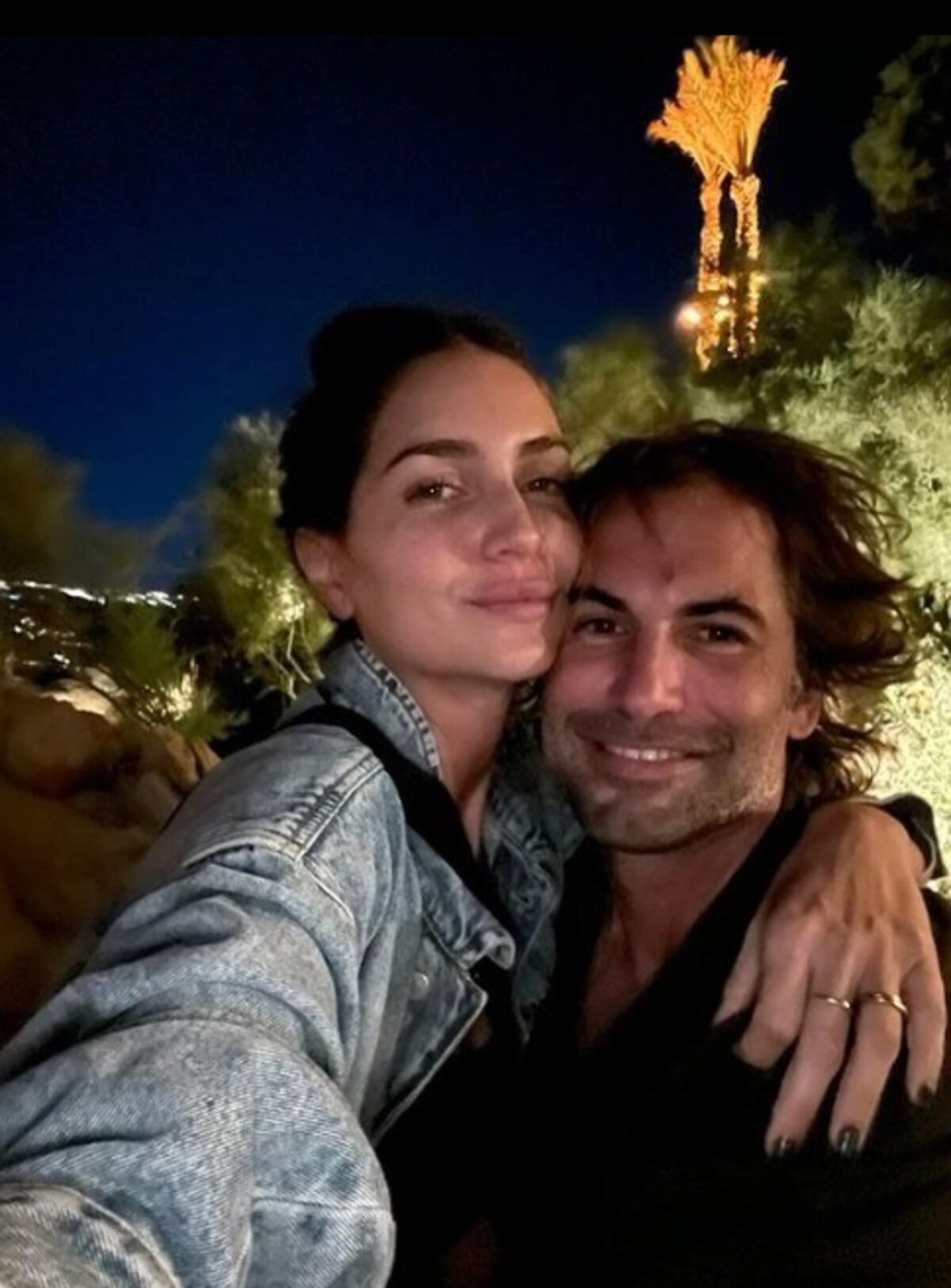 Zaira Nara y Jakob, sonrientes y abrazados en una foto que la modelo subió a sus redes en julio. (Instagram @zaira.nara)