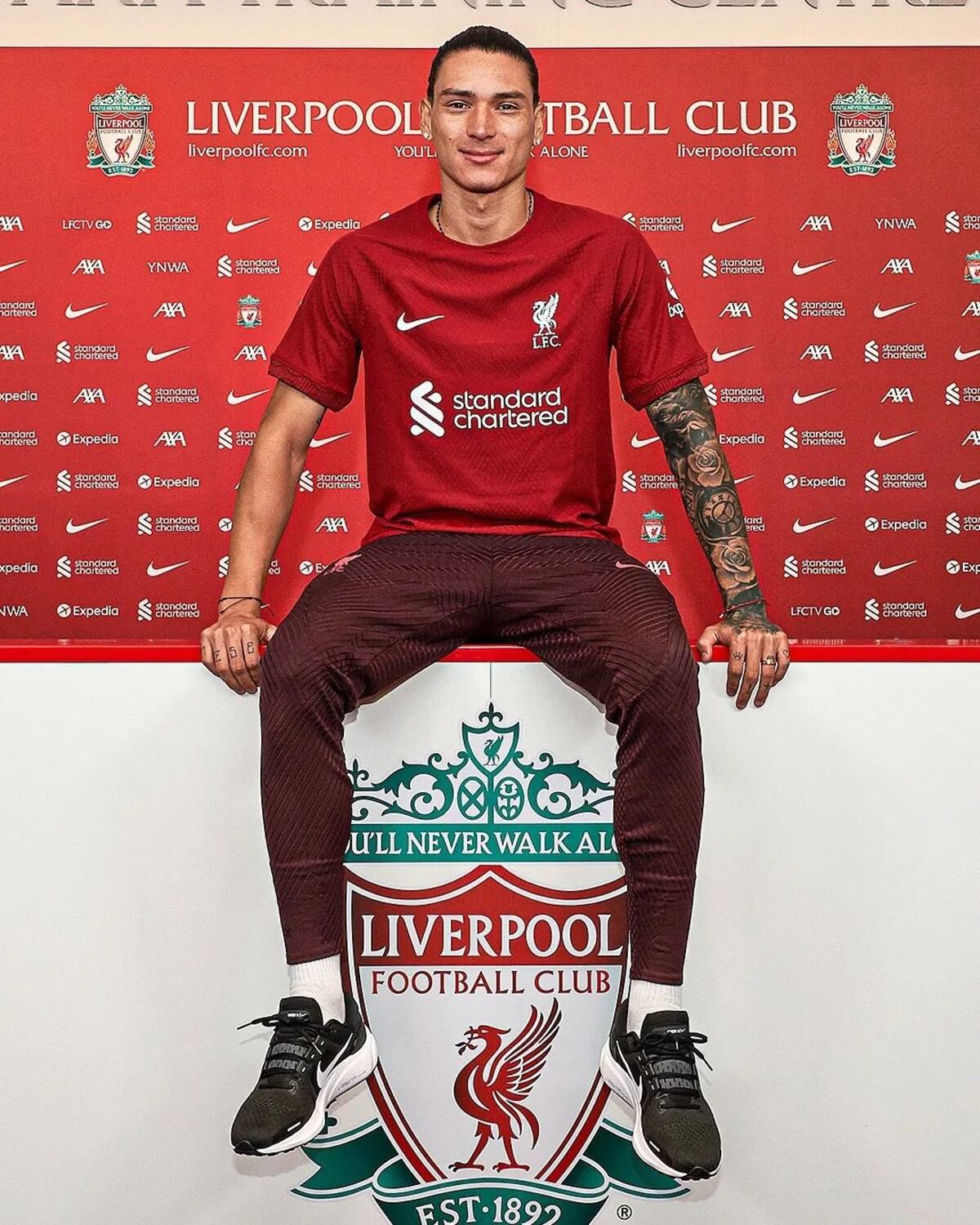 El goleador Darwin Núñez fue presentado de manera oficial por Liverpool. (Prensa Liverpool).