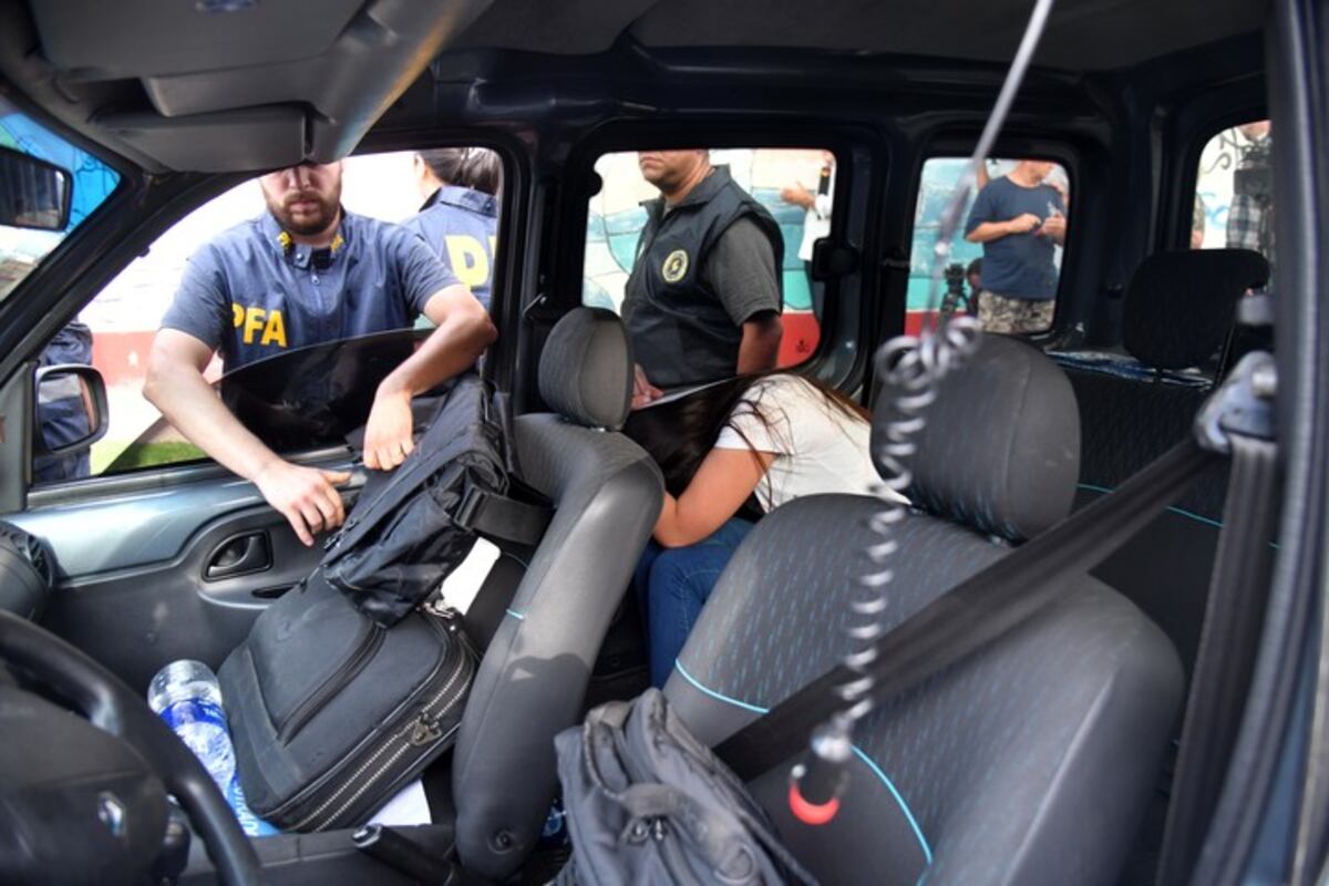 El operativo en el galpón de Turdera por la causa Sur Finanzas. (Clarín)