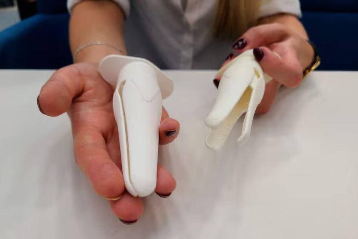 Ariadna Izcara Gual y Tamara Hoveling crearon Lilium, un espéculo vaginal más cómodo para los tratamientos ginecológicos. (Universidad Técnica de Delft).