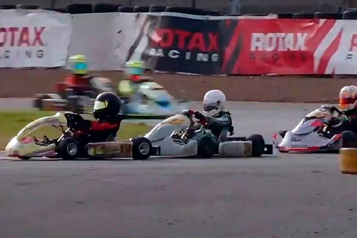 La gran Rotax llega al Valentín Laurent de Colonia Caroya.