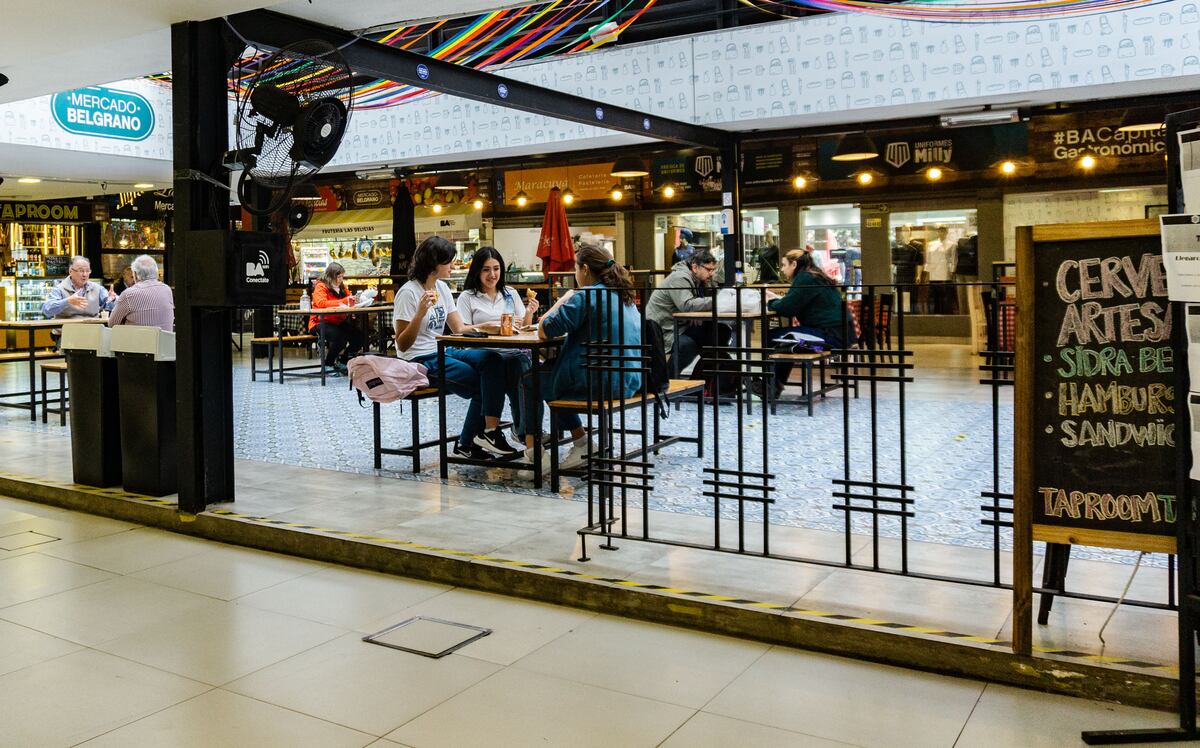 Espacio para disfrutar. La puesta en valor del Mercado Belgrano incluyó la creación de nuevos patios y terrazas. (Gentileza: BA Capital Gastronómica)