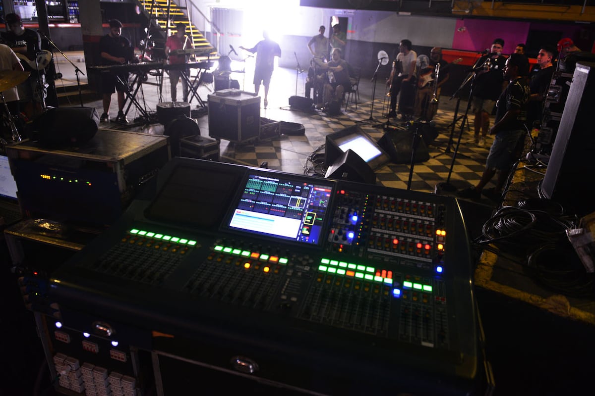 Ensayo de los músicos de Q' Lokura de cara al baile que brindarán el sábado 7 en el predio del Kempes. Foto: Javier Ferreyra
