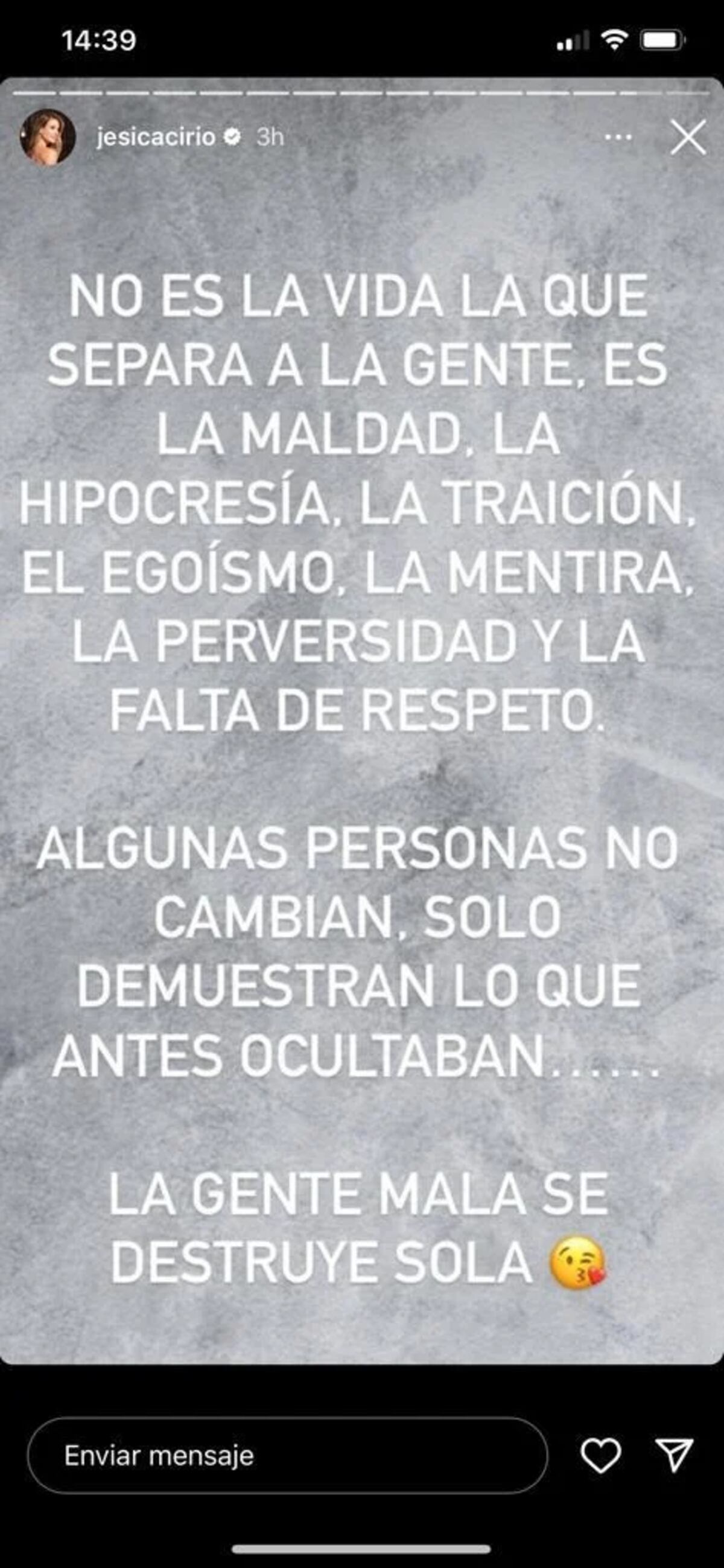 Las historias que Jésica Cirio compartió en su cuenta de Instagram que apuntaría contra Martín Insaurralde. (Foto: Captura de pantalla)