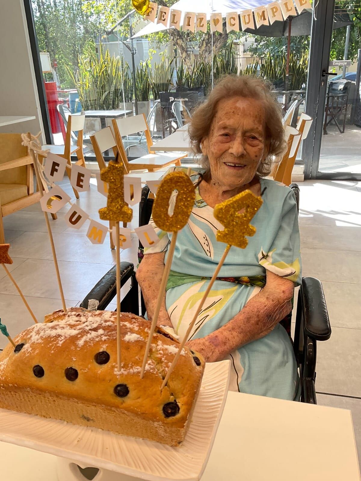 Ciudad de Córdoba. María Segunda celebró sus 104 años junto a sus familiares (Gentileza).