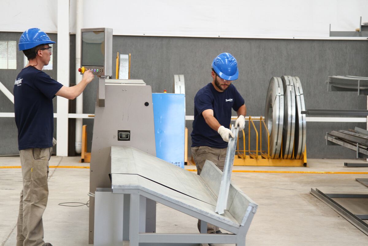 Steelplex ofrece productos que abarcan todo el sistema de panelería estandarizada y a medida. Foto: Steelplex / Grupo Edisur