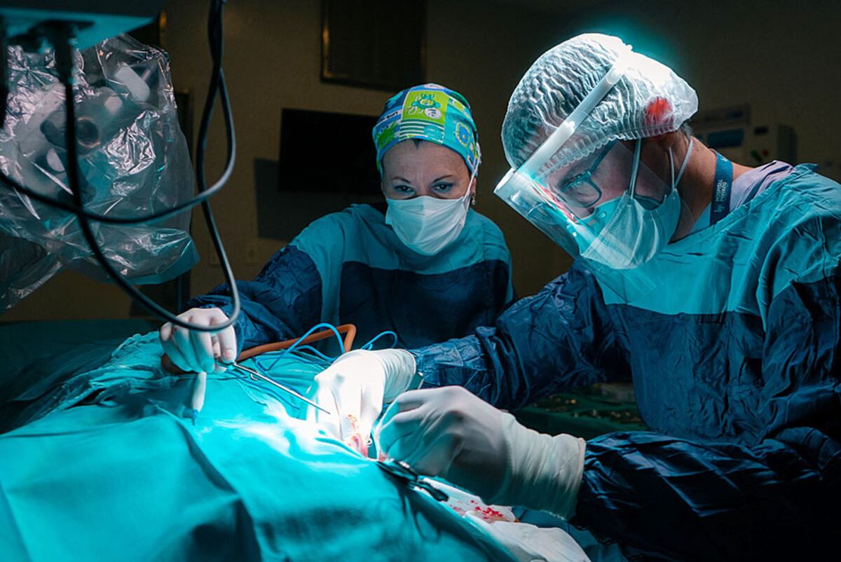 Doctor Álvaro Pacheco en quirófano. / Hospital Privado Universitario de Córdoba