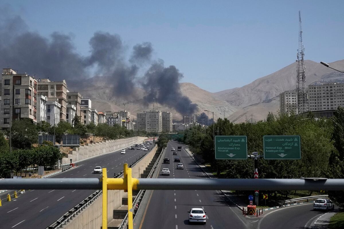 Siguen los ataques y los daños en infraestructura y víctimas fatales en los enfrentamientos entre Irán e Israel. (AP)
