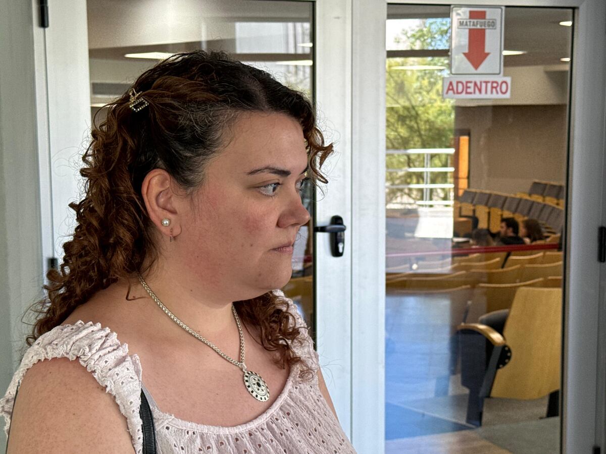 Dos jóvenes son juzgados por el crimen de Emiliano Vélez, ultimado en un asalto a un local de pago de servicios rápidos en Río Cuarto. (Tomy Fragueiro)